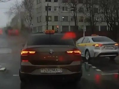Водителя Volkswagen лишили прав после этого маневра — смотрите видео