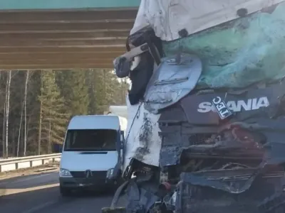 ДТП на М1: фура врезалась в самосвал