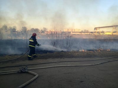 Попытка потушить огонь закончилась больницей: что произошло в Дрогичинском районе