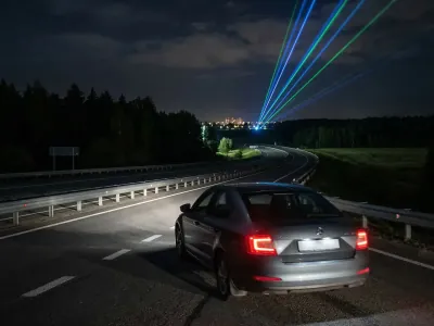 На трассе М1 заметили лазеры для водителей: вот как это выглядит