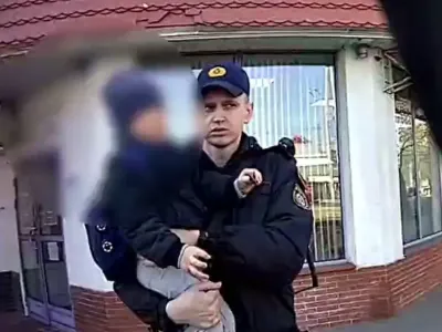 В Бресте сотрудники охраны вернули маме потерявшегося малыша