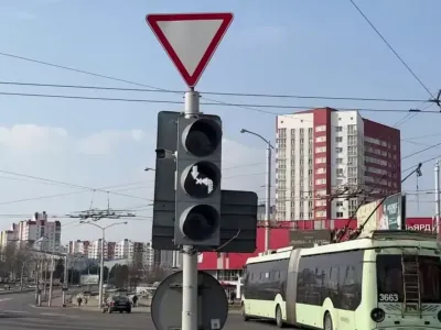 Посмотрели, как выглядит система лазерного оповещения на трассе М1