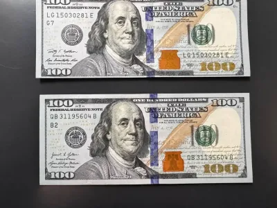 Белорусу попались странные $100