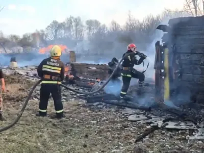 В Пружанском районе загорелись несколько домов и построек
