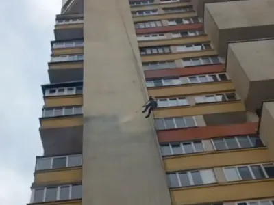 Фасады домов в Бресте ремонтируют с участием альпинистов