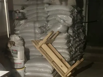 В Брестской области работник сельхозпредприятия похитил 3 тонны комбикорма и продал за 1300 рублей