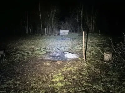 Хотела залить пепелище водой и оступилась: пенсионерка из Каменецкого района получила ожоги