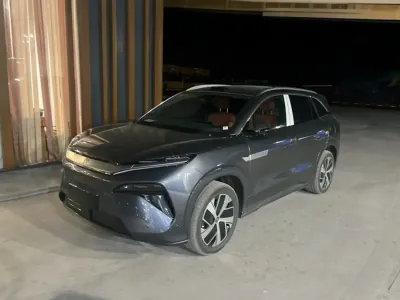 Владелец китайского авто не делал антикор перед зимой — вот что нашли на подъёмнике