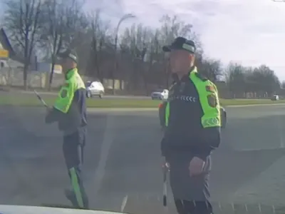 Белорус пытался скрыться от ГАИ и оставил 1000 рублей в служебной машине — чем всё закончилось