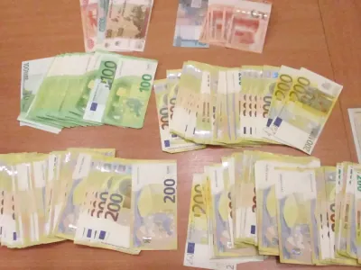 Пассажир заявил, что денег нет, но таможня их нашла — свыше 53 тыс. евро