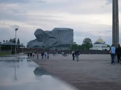 В Брестской крепости чистят обводной канал и приводят в порядок подвесной мост