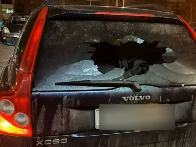 Белоруска разбила чужое авто бутылкой вина из-за задержки такси — есть видео