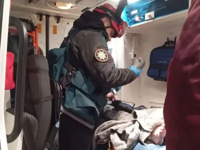 В Пинске мужчина удерживался за подоконник на 9-м этаже — его спасли