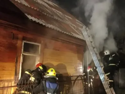 В Березе спасатели вынесли мужчину из горящей квартиры — он госпитализирован