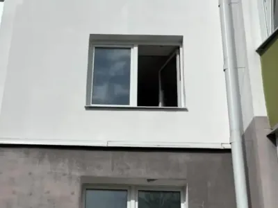 В Беларуси полуторагодовалый ребёнок выпал из окна второго этажа — мальчик в реанимации