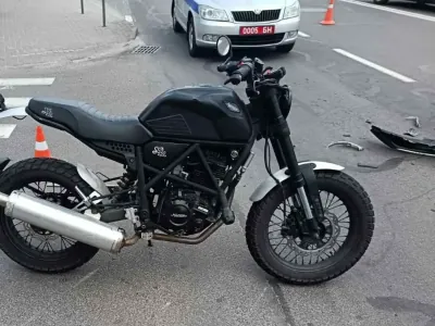 В Пинске мотоциклист попал в больницу после встречи с такси