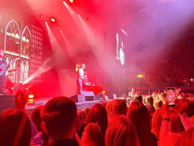 В Бресте прямо сейчас выступает Ваня Дмитриенко