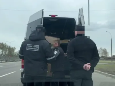 Под Брестом таможня остановила микроавтобус — внутри нашли товаров на 56 тысяч рублей