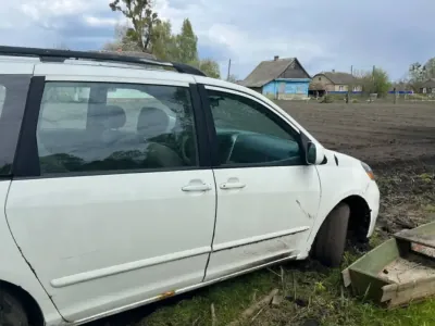 Белорус угнал машину подруги, чтобы поехать на свидание к другой — попался на скамейке