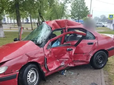 В Столине водитель Peugeot решила развернуться — и попала под рейсовый автобус