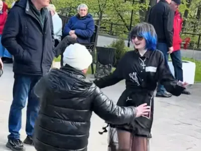 В Беларуси девочка пришла на танцы для пенсионеров — и покорила весь интернет