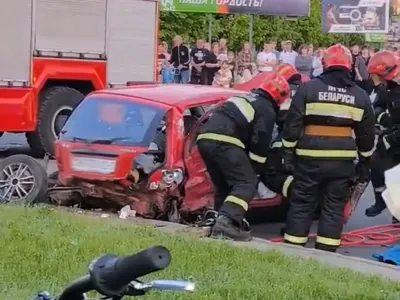 В Барановичах женщину зажало в машине после столкновения. Что известно о ДТП