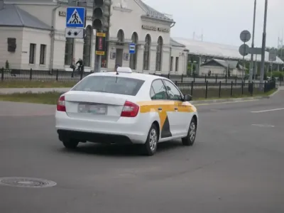 Сколько остаётся белорусскому таксисту после всех вычетов — названа цифра