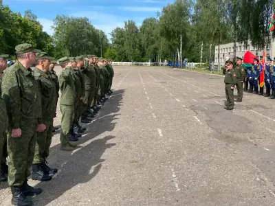 В Бресте завершился трёхнедельный сбор офицеров запаса — отличившихся наградили ценными подарками