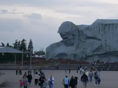 Под плитами Брестской крепости захоронены 1055 человек — большинство до сих пор безымянные