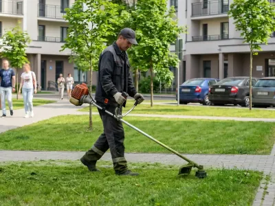 В ЖКХ рассказали, с какого времени в выходные можно косить траву у многоэтажек