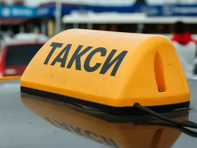 В Пинске таксисты помогли задержать курьера мошенников
