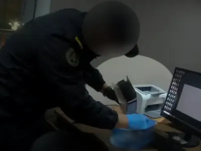 Водитель автобуса вёз из Польши пакет со стиральным порошком — что обнаружили внутри