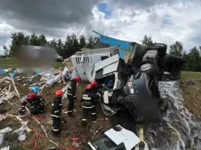 Фура опрокинулась на М1 в Березовском районе — погиб водитель