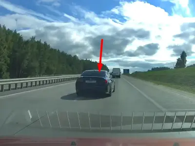 С какой скоростью летел этот BMW? Смотрите видео