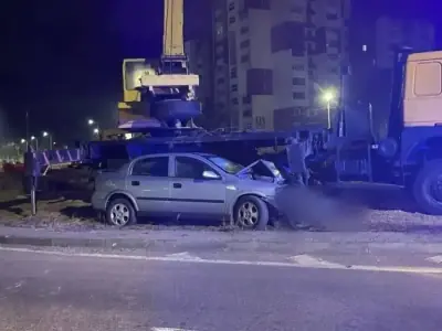 Пьяный водитель Opel врезался в автокран в Пинске — пострадали пассажиры