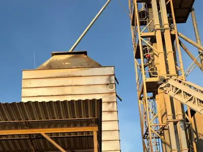 Спасатели потушили пожар на зерносушильном комплексе под Кобрином