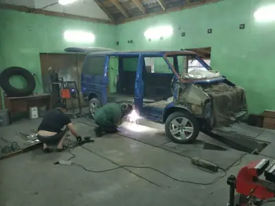 Белорус купил старый VW Multivan и перебрал в нем почти все. Во сколько обошелся ремонт