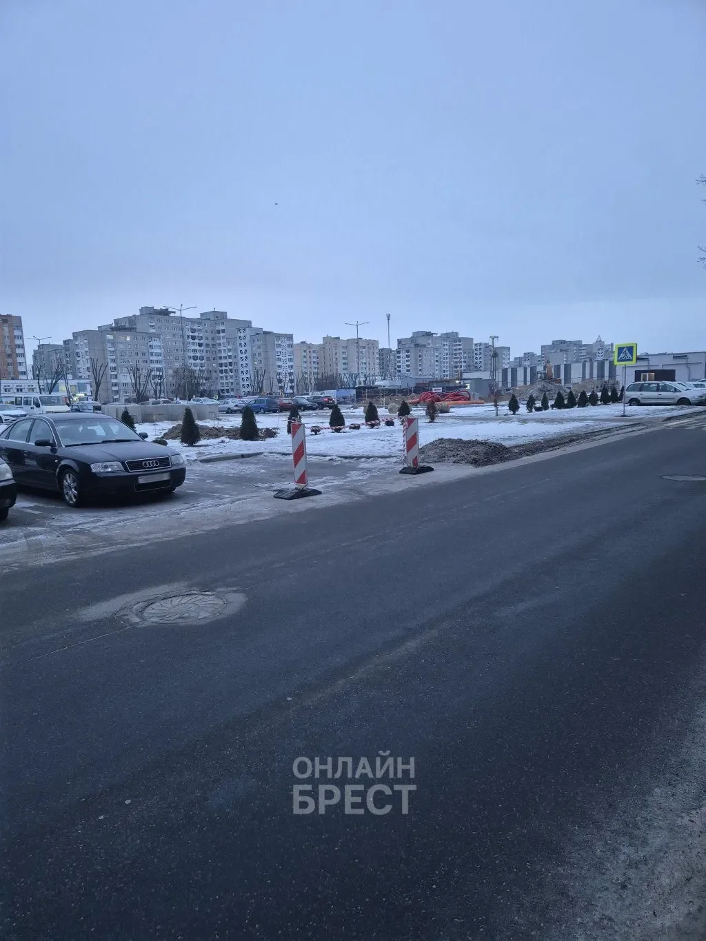 Читательница: Можно ли так ограждать себе место? Брест, ул. Гаврилова