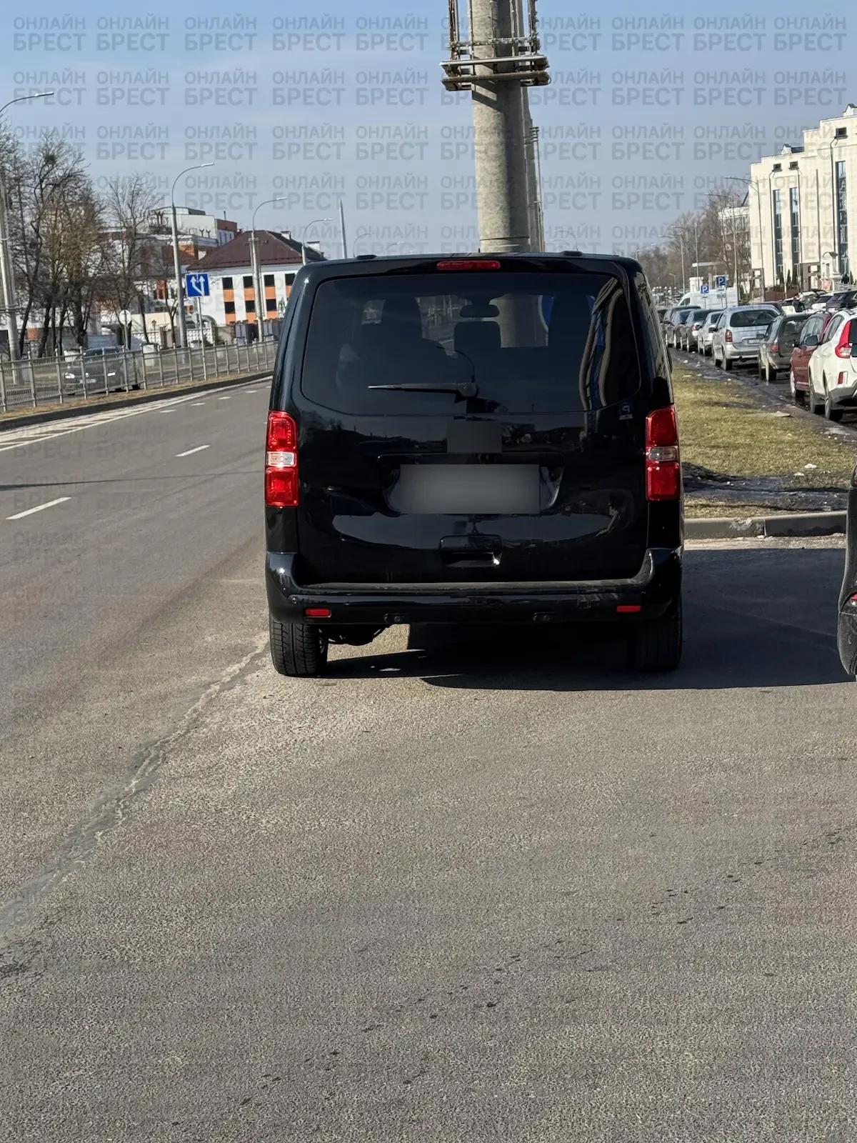 Читательница: Как вам такая парковка? Фото сделаны в Бресте