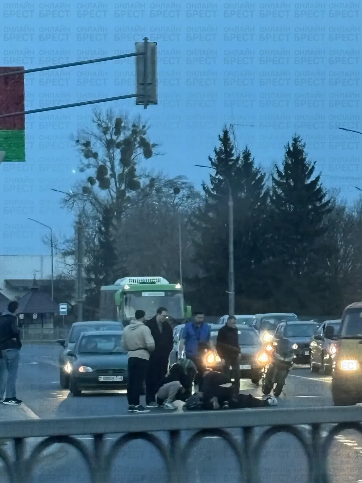 Читатель: Что-то случилось вчера в Бресте возле крепости. На дороге лежал мотоцикл и человек