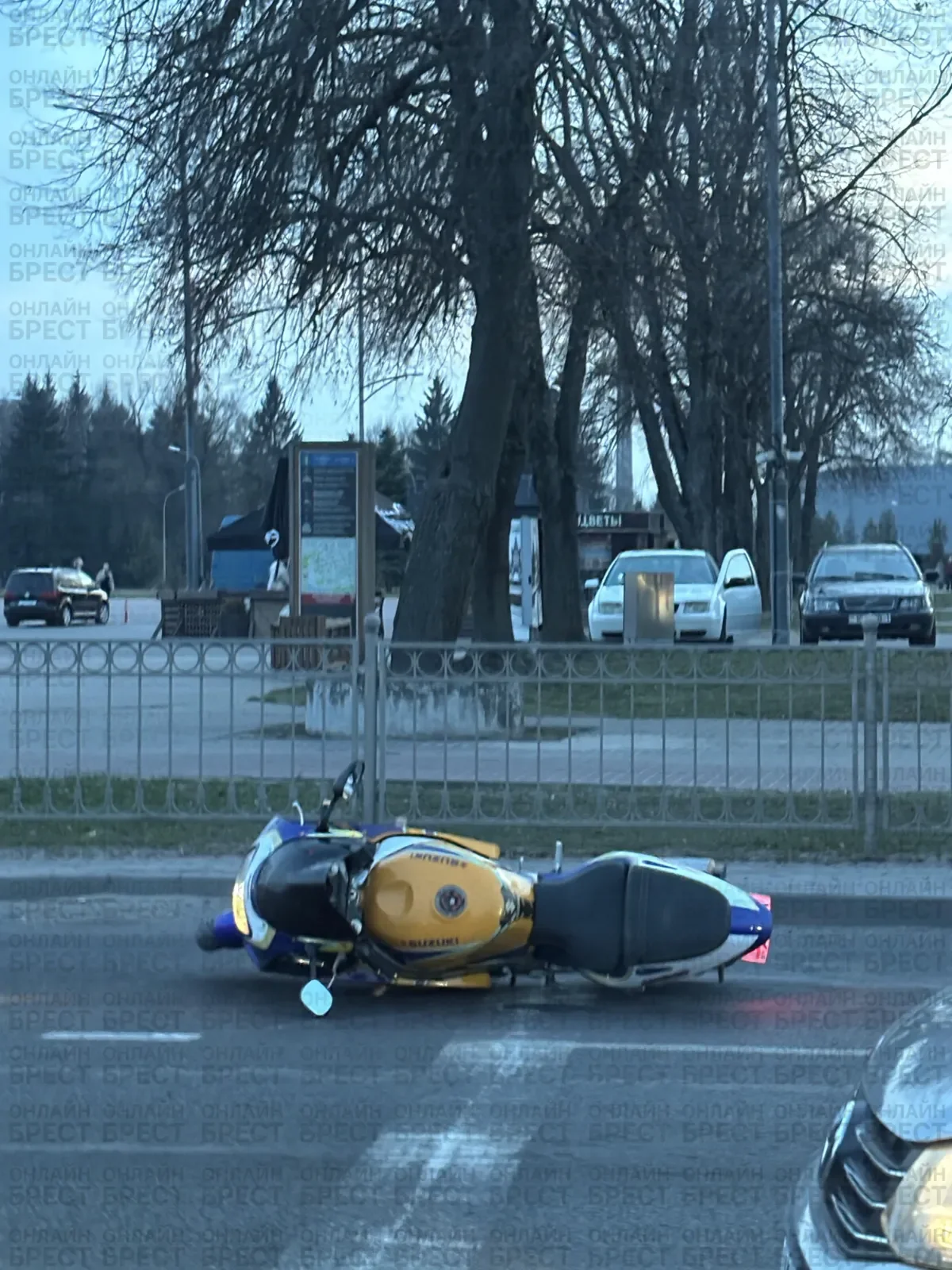 Читатель: Что-то случилось вчера в Бресте возле крепости. На дороге лежал мотоцикл и человек