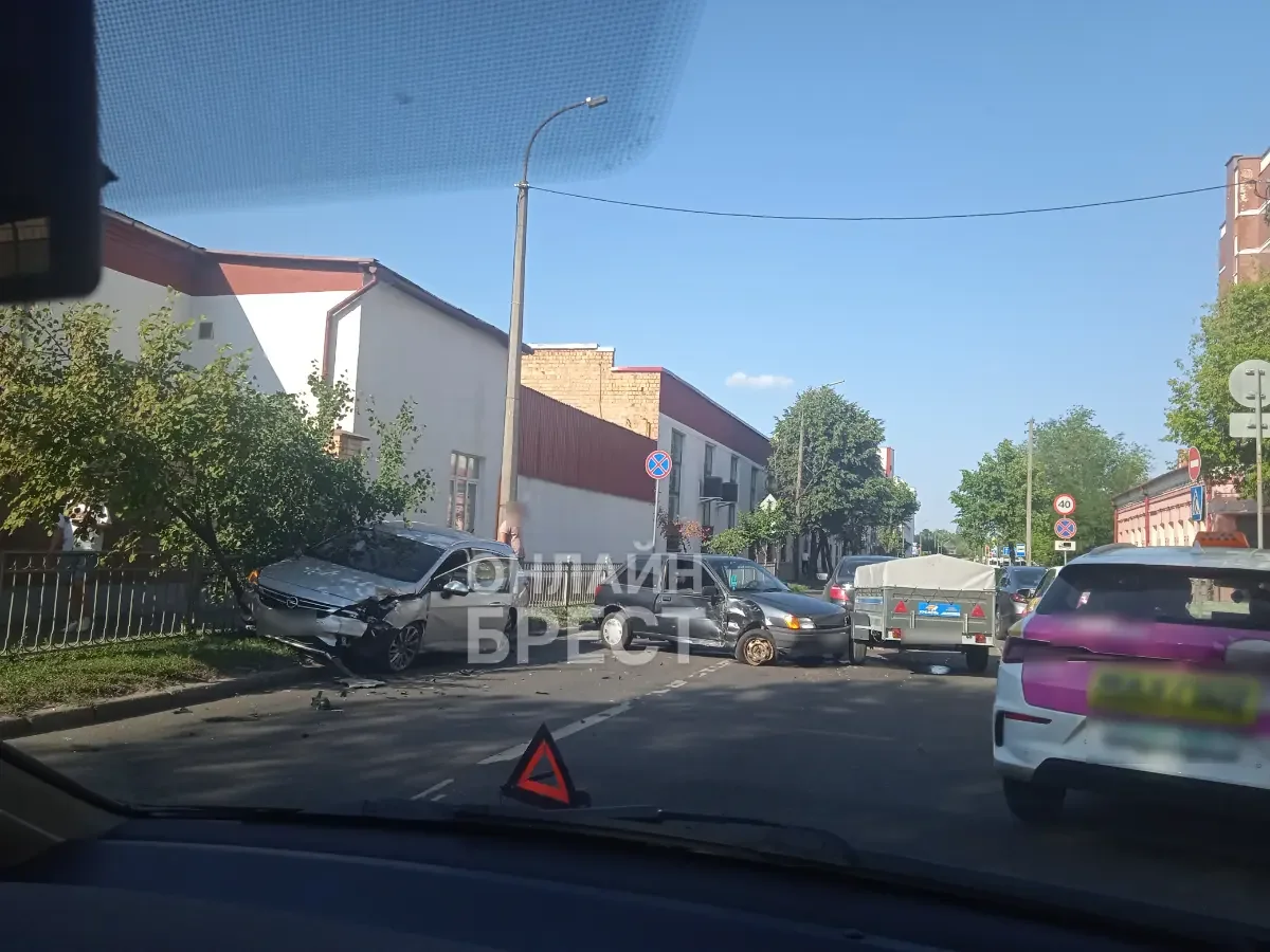 Читательница: Авария и пробка на Орджоникидзе в Бресте