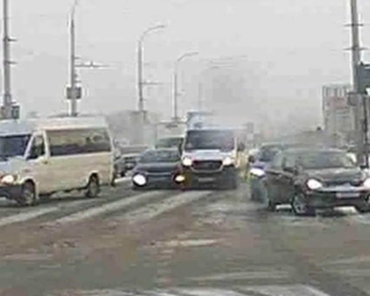 Читатель: Видео столкновения маршрутки и автомобиля в Бресте