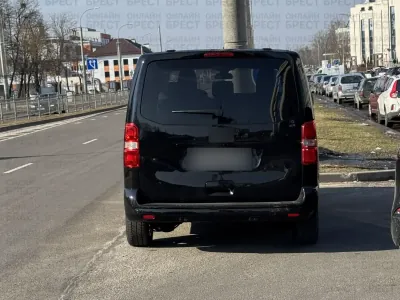 Читательница: Как вам такая парковка? Фото сделаны в Бресте